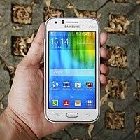 รีวิว Samsung Galaxy J1 สมาร์ทโฟนดีไซน์โค้งมน หน้าจอ 4 นิ้ว กล้องหน้า 2 ล้านพิกเซล พร้อมฟังก์ชั่น Plam Selfie