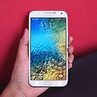 รีวิว Samsung Galaxy E7 แอนดรอยด์โฟนจอ HD กว้าง 5.5 นิ้ว CPU Quad Core มาพร้อมฟังก์ชั่นเซลฟี่อัจฉริยะ 