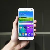 รีวิว Samsung GALAXY E5 สมาร์ทโฟนจอใหญ่ 5 นิ้ว แต่ดีไซน์บางเฉียบ ฟังก์ชั่นเซลฟี่ครบครัน และขับเคลื่อนด้วย Snapdragon 410 Quad Core 
