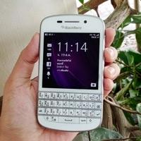 รีวิว BlackBerry Q10 สมาร์ทโฟน BlackBerry 10 จอสัมผัสพร้อมปุ่มกดคีย์บอร์ด QWERTY