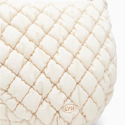 Lyn กระเป๋าโท้ท รุ่น Souffle Bag