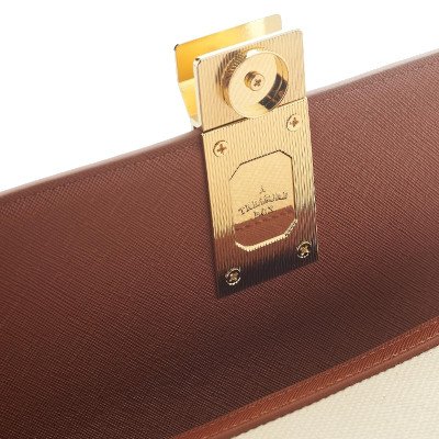 A Treasure Box Layer M กระเป๋าสะพายข้าง