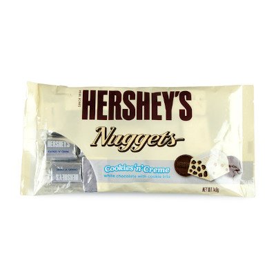 เฮอร์ชีส์ นักเก็ต คุกกี้ส์แอนด์ครีม ช็อกโกแลตขาวผสมคุกกี้ 149กรัม (Hershey's Nuggets Cookies 'n' Cream White Chocolate with Cookie Bits 149g)